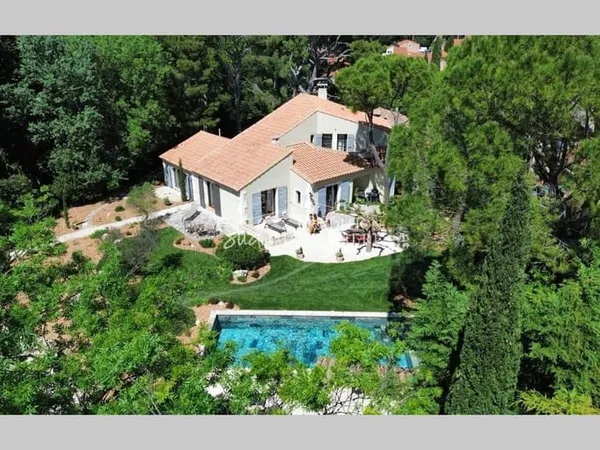 Maison 8 pièces 210 m²