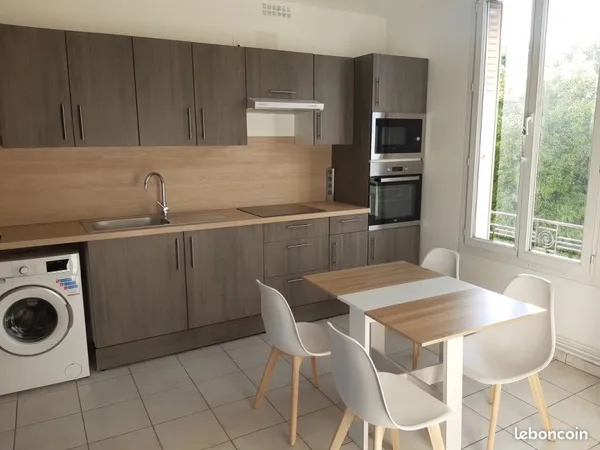 LOCATION MEUBLE - Appartement de 2 pièces dans petite copropriété avec jardin