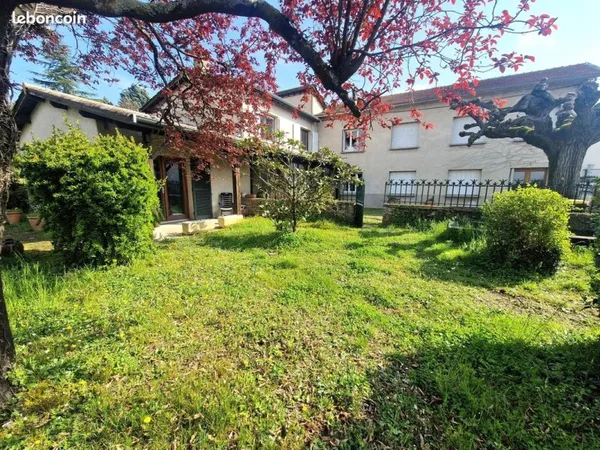 CHANAS - Secteur recherché - Propriété de 300 m² habitables - 3450m² de terrain CONSTRUCTIBLE - PROD