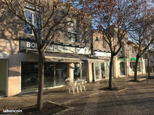 GRAND LOCAL À LOUER TOUS COMMERCES 185 m2