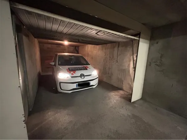 Stationnement Location Tours   100€