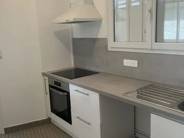 BEL F2 ENTIEREMENT RENOVE- RUE LEOPOLD LACHAUD
