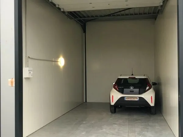 Grand garage / box
