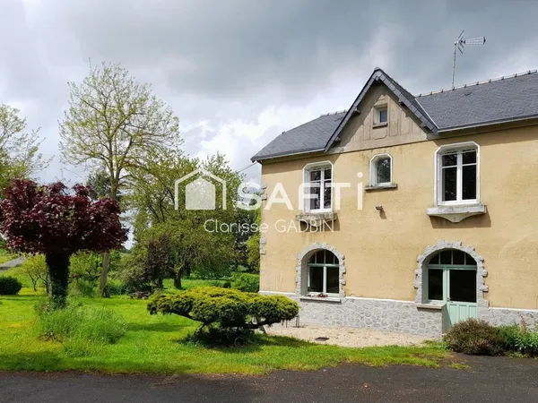 Belle propriété avec une maison des années 1950 et une longère aménagée en loft. Dépendances avec bo