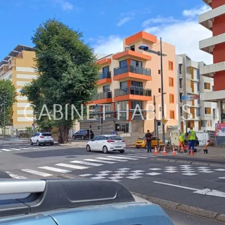 A LOUER 2 LOCAUX D'ENVIRON 160 M2 - SAINT-DENIS - 3 000 EUR