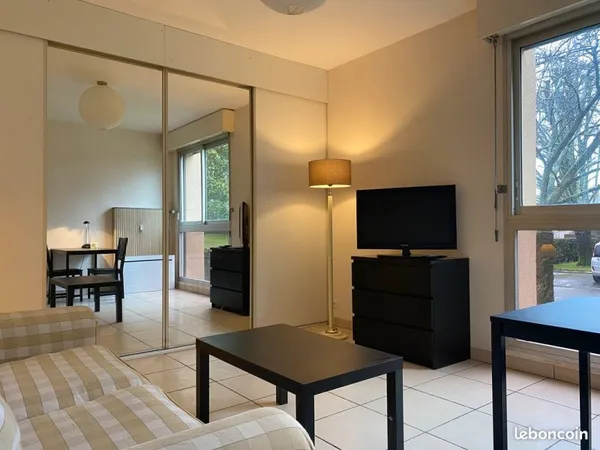 Loue Bordeaux-Cauderan studio meublé jusqu'à mi juillet
