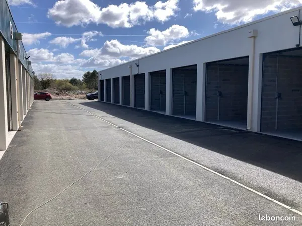 Location box de stockage neuf 25 m2