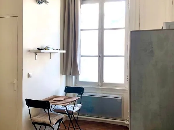 Jolie Studio meublé mobilier neuf Rouen droite 100m avenue pasteur préfecture