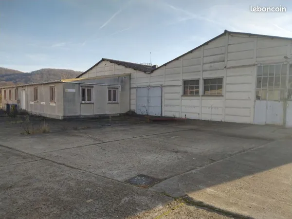 Local 750 m² Vernon
