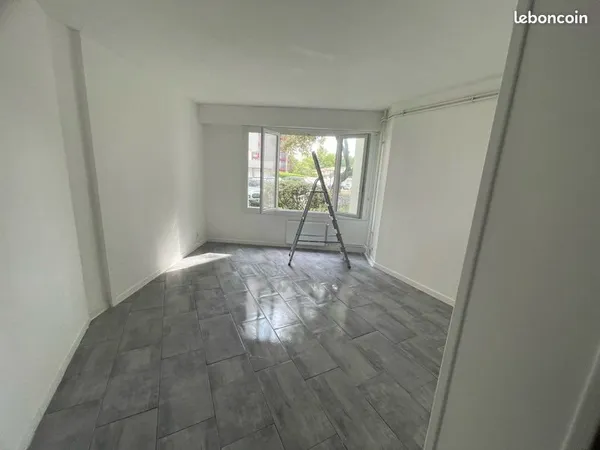 Idéal investisseur - Studio rénové avec locataire en place