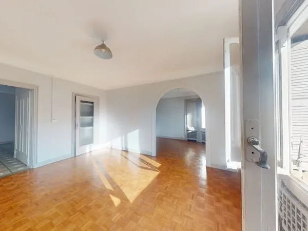 Firminy, dans bel immeuble, appartement type 3 avec balcon e