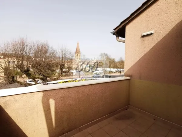 APPARTEMENT T3 TERRASSE - CLUNY