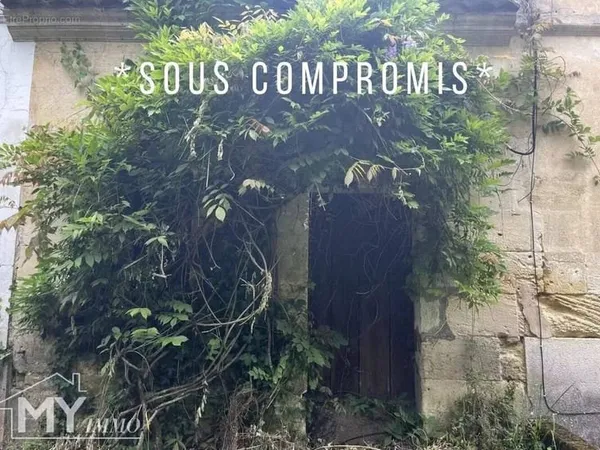 SAINTE TERRE : Maisonnette en pierre à rénover entièrement avec jardin.