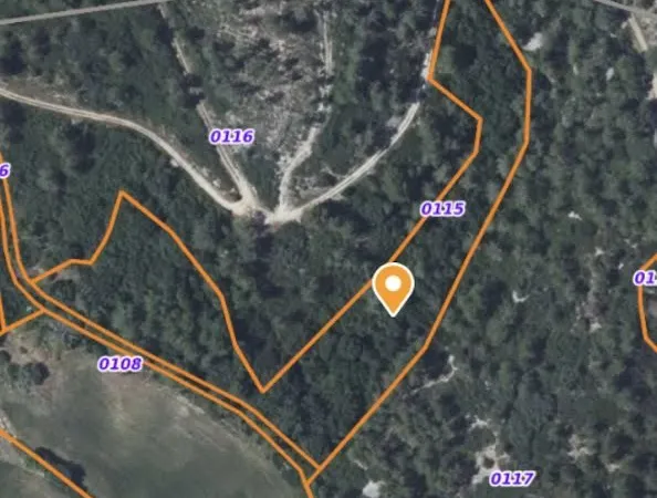 Terrain 8775 m²