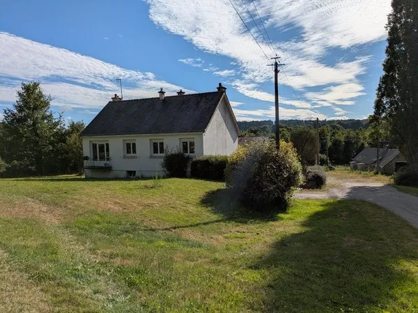 SEGLIEN EN CAMPAGE MAISON DE 4 PIECES 80M² ENVIRON AVEC HANGAR DE 416M² ENVIRON ET ATELIERS DE 103 m