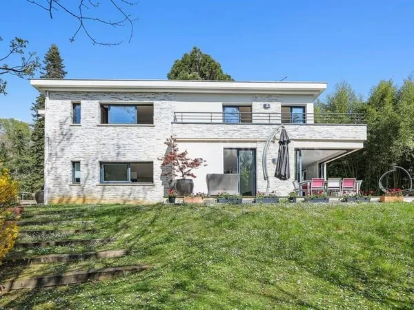 Maison 7 pièces 316 m²