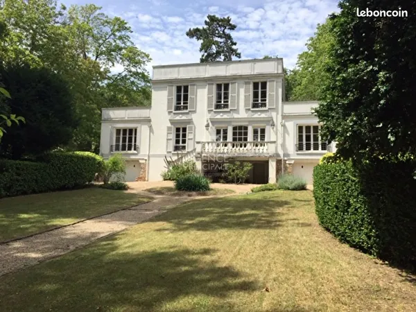 Maison 8 pièces 240 m²