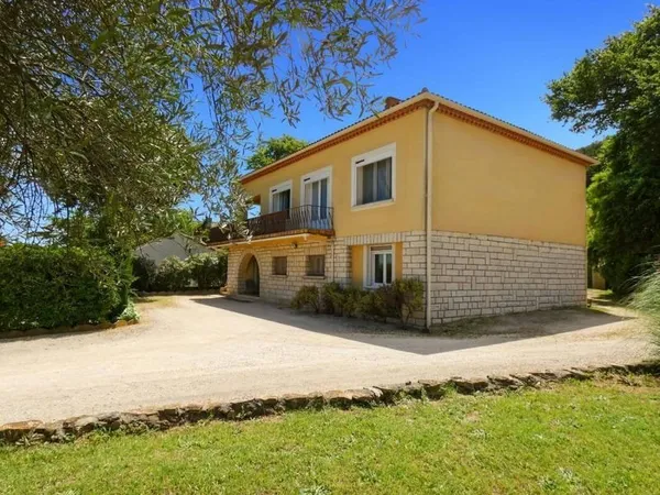 Maison 7 pièces 222 m²