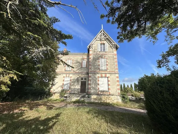 Belle maison style bourgeoise - 223m2 avec jardin et garage