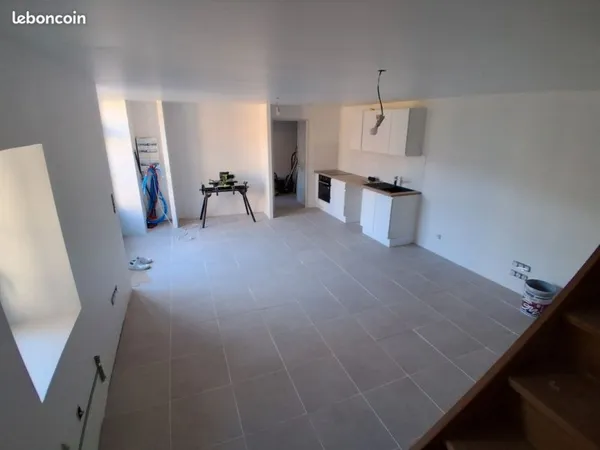 Maison avec charme T4 rénovée parking et terrain