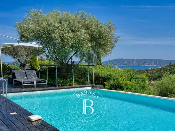 GOLFE DE SAINT TROPEZ - GRIMAUD - DOMAINE PRIVE - VILLA VUE MER