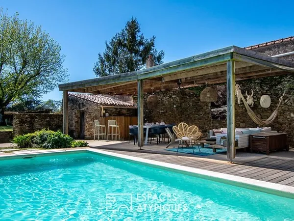 Maison en coeur de ville au charme authentique et piscine