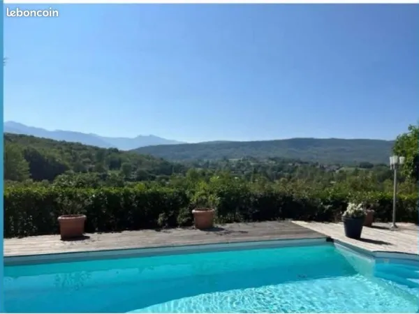 Maison plain pied,sur le commune de Dreuilhe (09),110m2,piscine et une vue imprenable sur la chaîne 