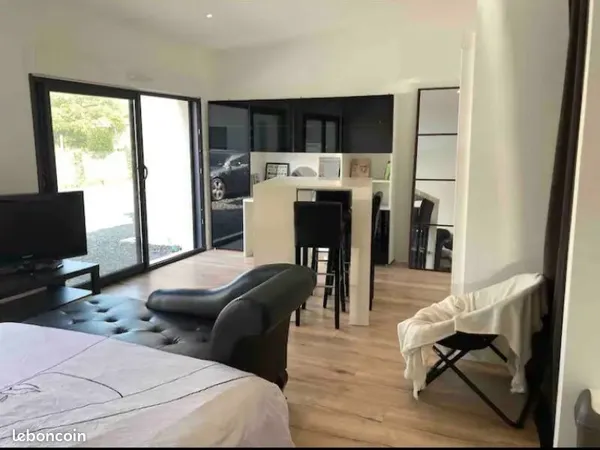 Grand studio meublé 31 m² - Proche Caen / mer - Disponible août 2026 - 600 CC