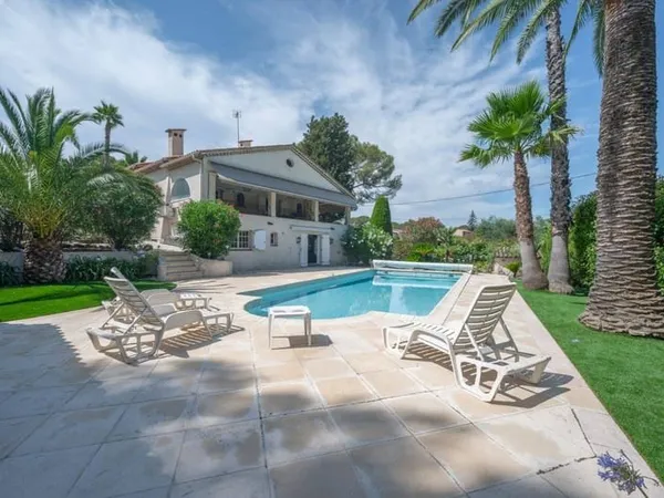 Maison 9 pièces 205 m²