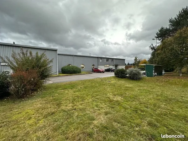 Bâtiment 2 840 m²