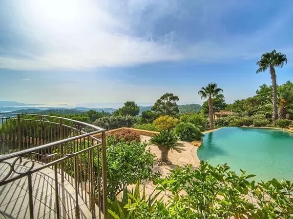 Villa 11 pièces 350 m²