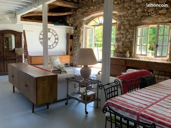 Loft de 140 m2 à louer dans une grange