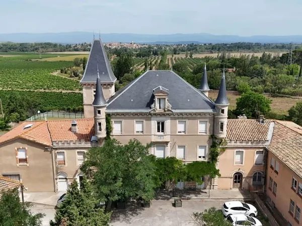 Maison 13 pièces 3706 m²