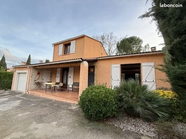 GARDANNE Villa R+1 T4 au calme sur 750 m² environ de terrain avec vue sur la Sainte Victoire, grande
