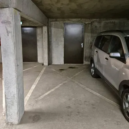 Parking couvert - résidence sécurisée - Madeleine