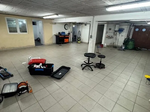 Local commercial bureaux et stockage
