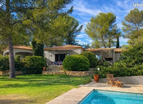 Villa 8 pièces 299 m²