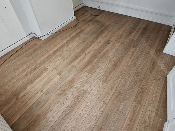 À louer - Local professionnel/commercial - Montfort l'Amaury (78490). 10 m² avec espaces communs de 