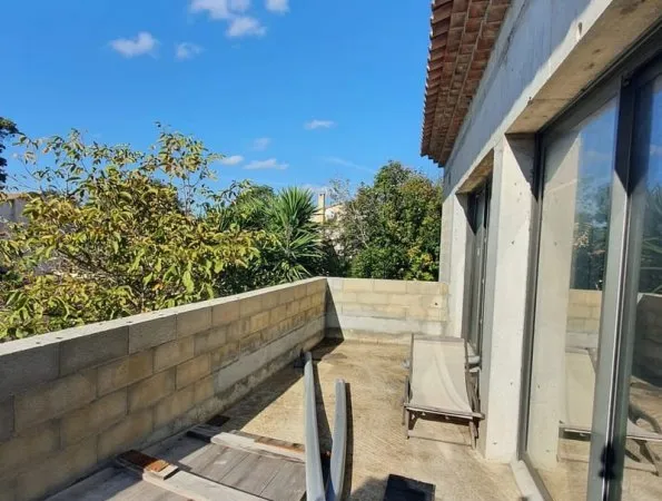 Rare ! T3 à rénover avec terrasse Entre plage et centre à Saint-Cyr-sur-Mer - AVP IMMO