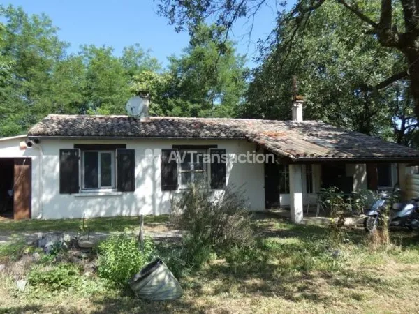 Maison et jardin à la campagne