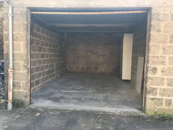 A vendre garage fermé 18,70 M2 Centre Ville