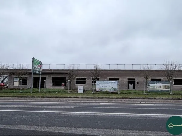 Local professionnel Ecrouves 99,8m2