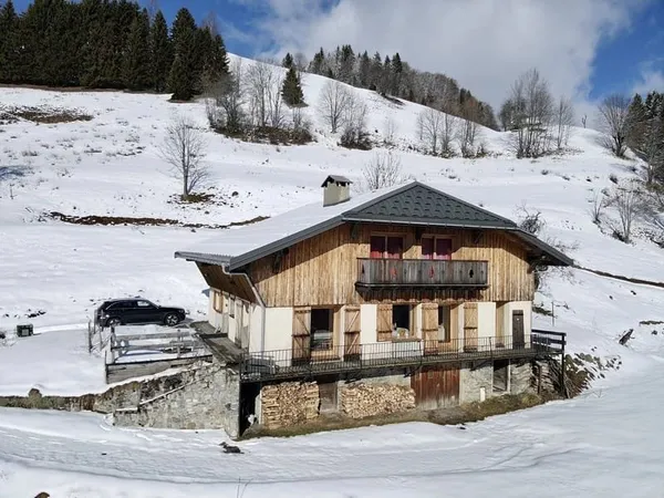 Chalet de caractère issu d'une ancienne ferme rénovée - 1165 m d'altitude - Héry sur Ugine (73400)