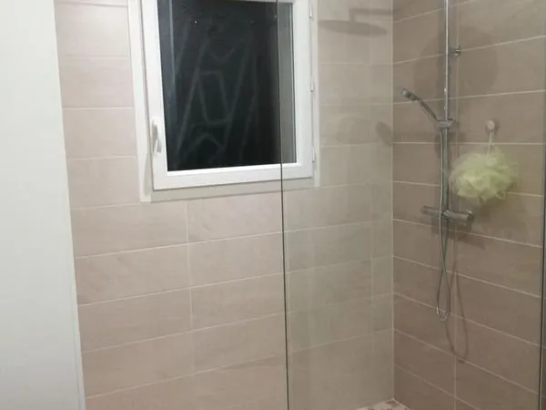 Chambre en location courte durée - Séjours professionnels ou vacances en Martinique (1 semaine à 3 m