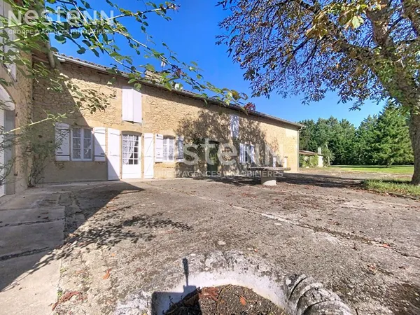 A vendre grande propriété en pierre de 507m2 habitable (14 pièces) à Ornezan, sur terrain arboré et 
