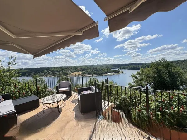 Maison d'exception avec vue à couper le souffle sur le plus