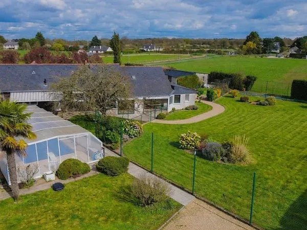 Maison 10 pièces 196 m²