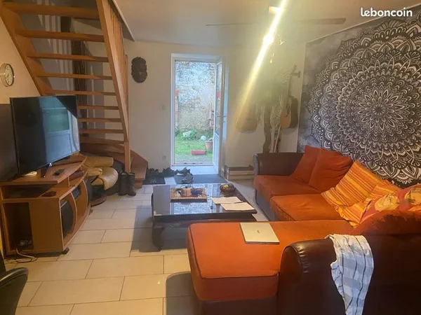 Chambre meublée en collocation dans maison, agréable et calme