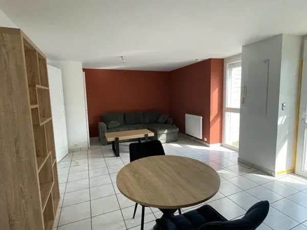 APPARTEMENT MEUBLE REZ DE JARDIN 25m²