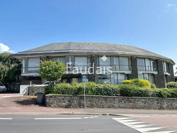 Immeuble de bureaux à Coutances 1 100 m2 sur 2 niveaux, e